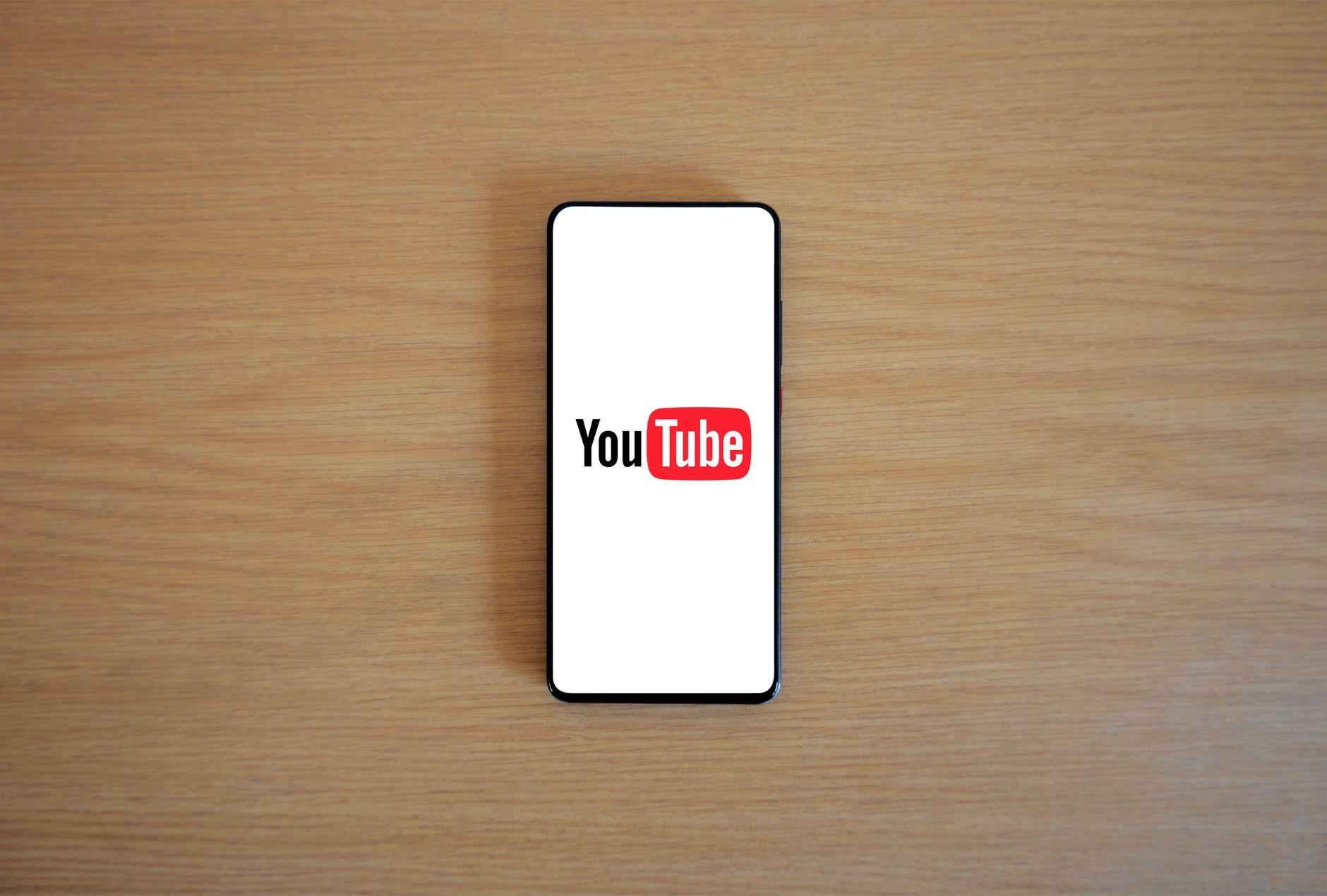 YouTube播放量计算规则调整:从点击即算到观看时长的行业影响分析