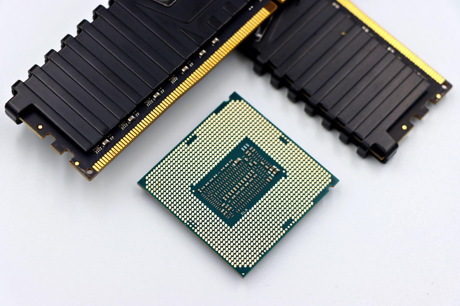 内存条价格飙涨超800%:AI 算力需求如何重塑 PC 组装市场