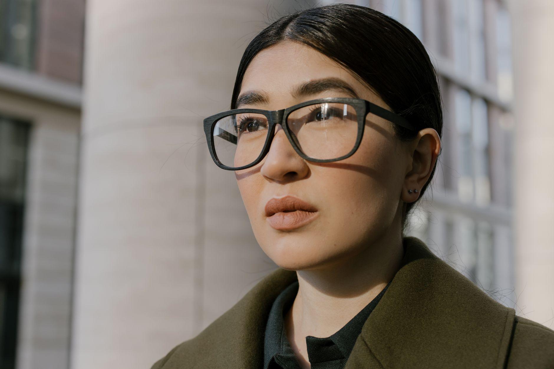 雷鸟 iO 智能眼镜深度解析:1996 元起的“人类增强”新物种,如何重新定义 AI 眼镜?