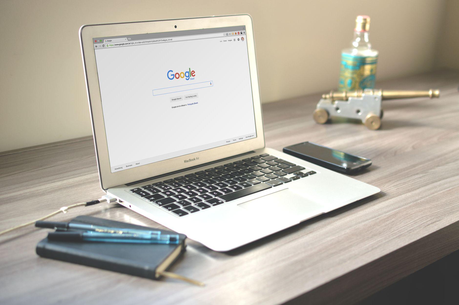 Google 搜索排名波动与更新公告的时间差:解析背后的运作逻辑