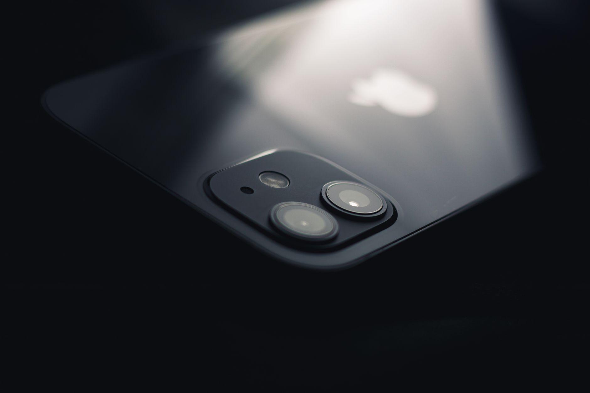 折叠 iPhone 细节曝光:苹果的野心不止于屏幕,更在 AI 交互的宽度